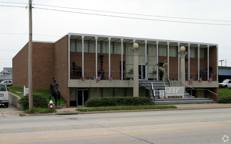 443 S Main St, High Point, NC for lease - Building Photo - Image 2 of 5