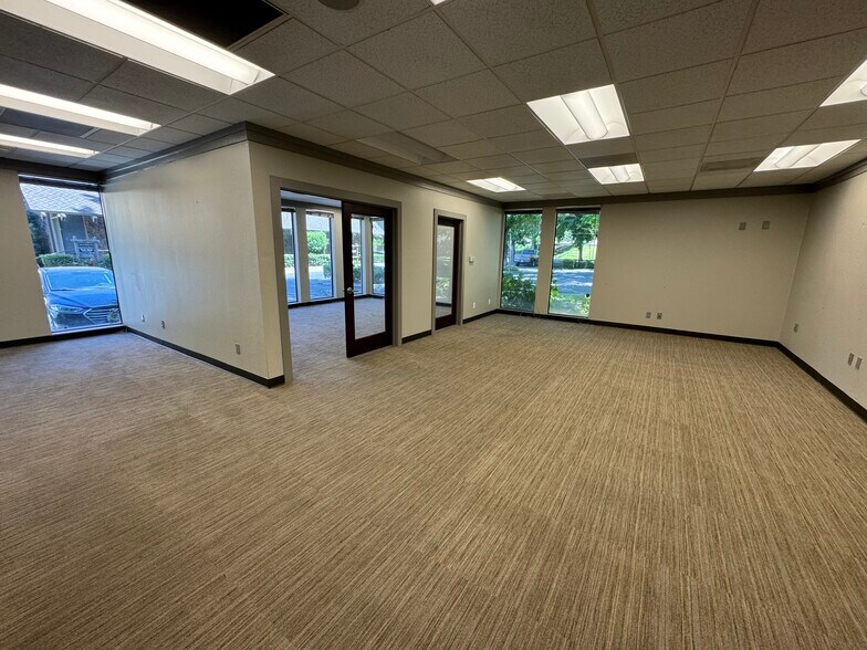3445 American River Dr, Sacramento, CA for lease - Interior Photo - Image 2 of 8
