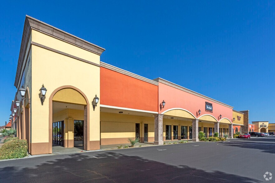 5091 N Fresno St, Fresno, CA à louer - Photo du bâtiment - Image 1 de 6