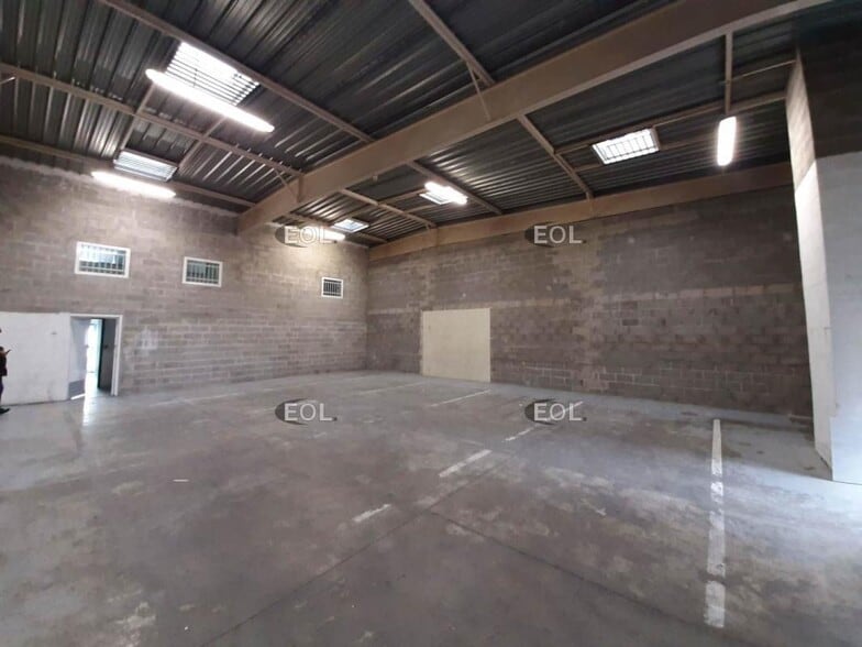 Industrial in Orly for lease - Interior Photo - Image 2 of 6