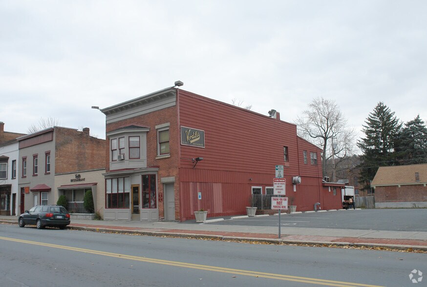 572 2nd Ave, Troy, NY à vendre - Photo du bâtiment - Image 1 de 52