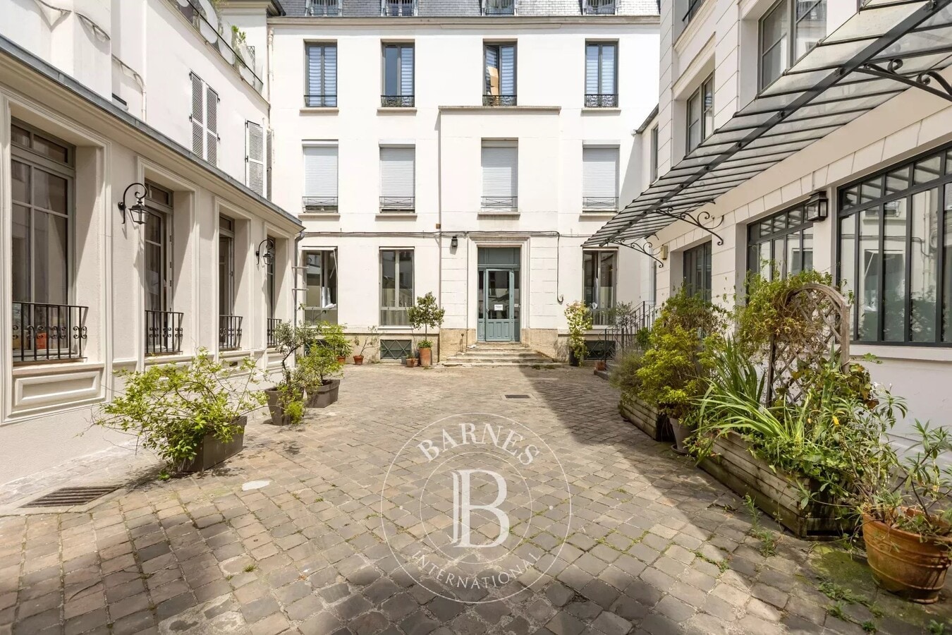 12 Rue D'Enghien, Paris, PAR 75010 -  -  - Interior Photo - Image 1 of 7