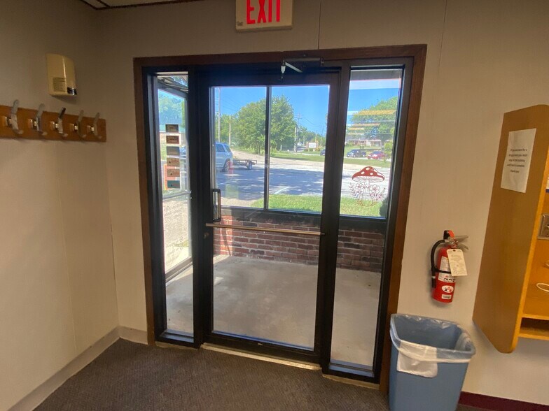 404 W Rolla Rd, Salem, MO for sale - Building Photo - Image 3 of 18