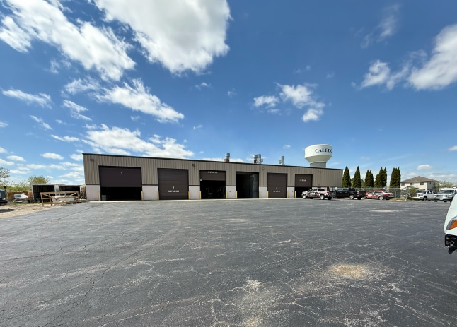 8519 Storage Dr, Franksville, WI for lease Building Photo- Image 1 of 8