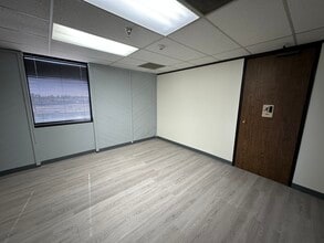 2323 16th St, Bakersfield, CA for lease Interior Photo- Image 2 of 7