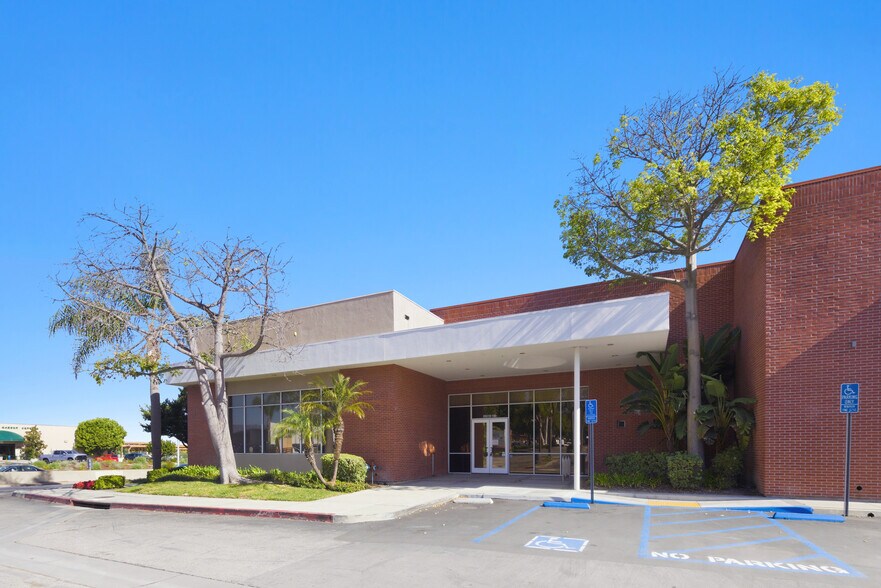 25210 Crenshaw Blvd, Torrance, CA à louer - Photo du bâtiment - Image 2 de 13