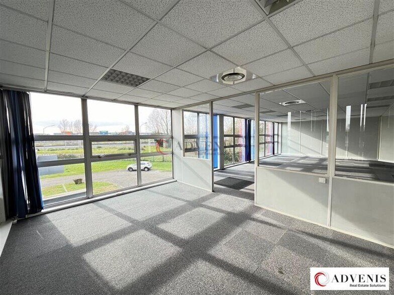 Rue Du Professeur Pierre Dangeard, Bordeaux for lease - Interior Photo - Image 1 of 11