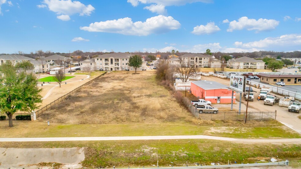 6337 Great Trinity Forest Way, Dallas, TX à vendre - Photo du bâtiment - Image 1 de 1