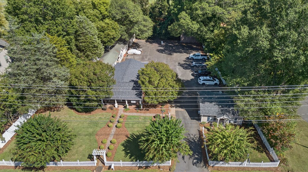 19428 Zion Ave, Cornelius, NC à vendre - Photo du bâtiment - Image 3 de 32