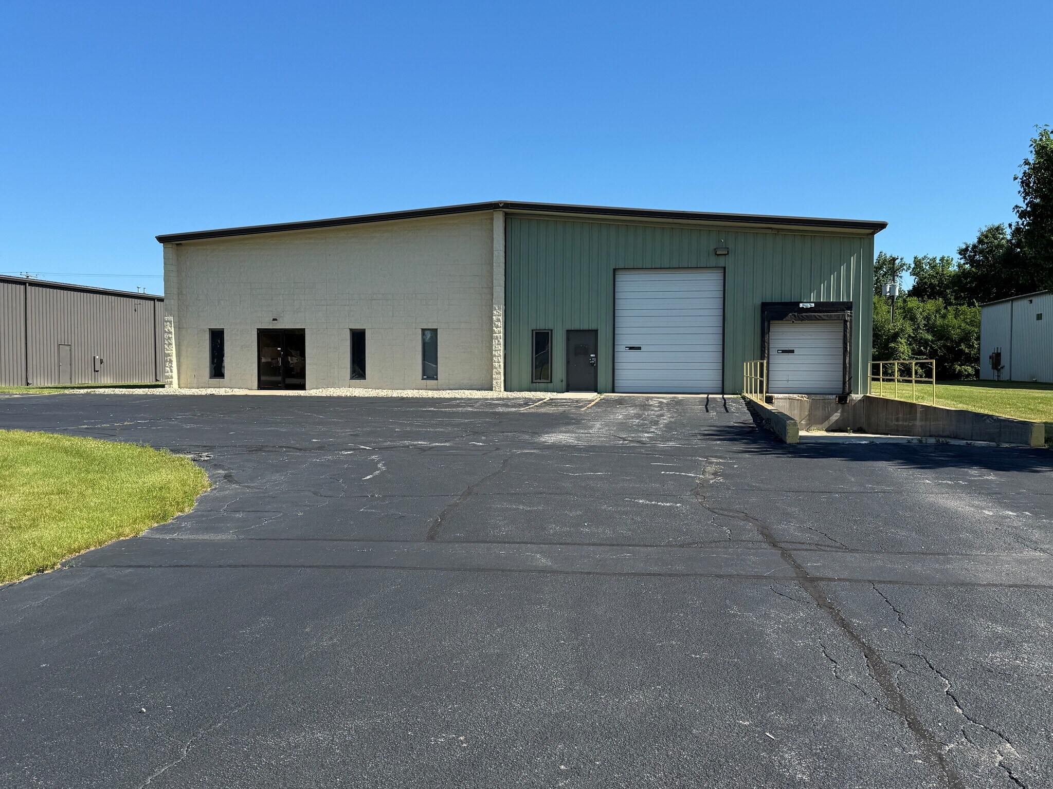 21303 Protecta Dr, Elkhart, IN à vendre Photo du bâtiment- Image 1 de 1