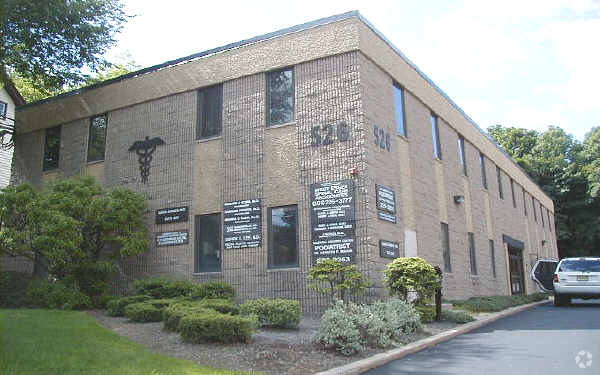 526 Bloomfield Ave, Caldwell, NJ for lease - Building Photo - Image 3 of 57