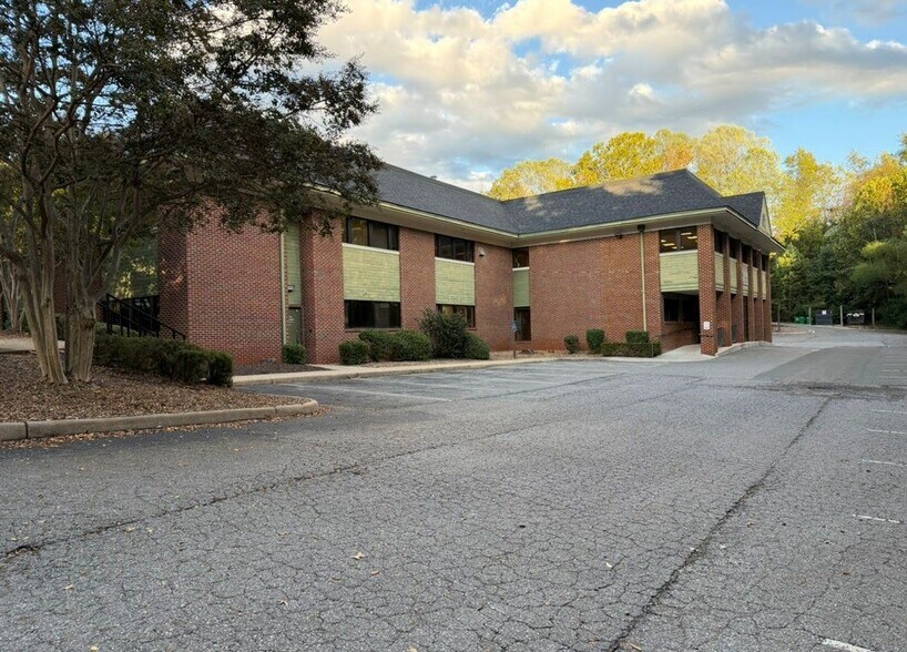 2215 Landover Pl, Lynchburg, VA à vendre - Photo du bâtiment - Image 3 de 5