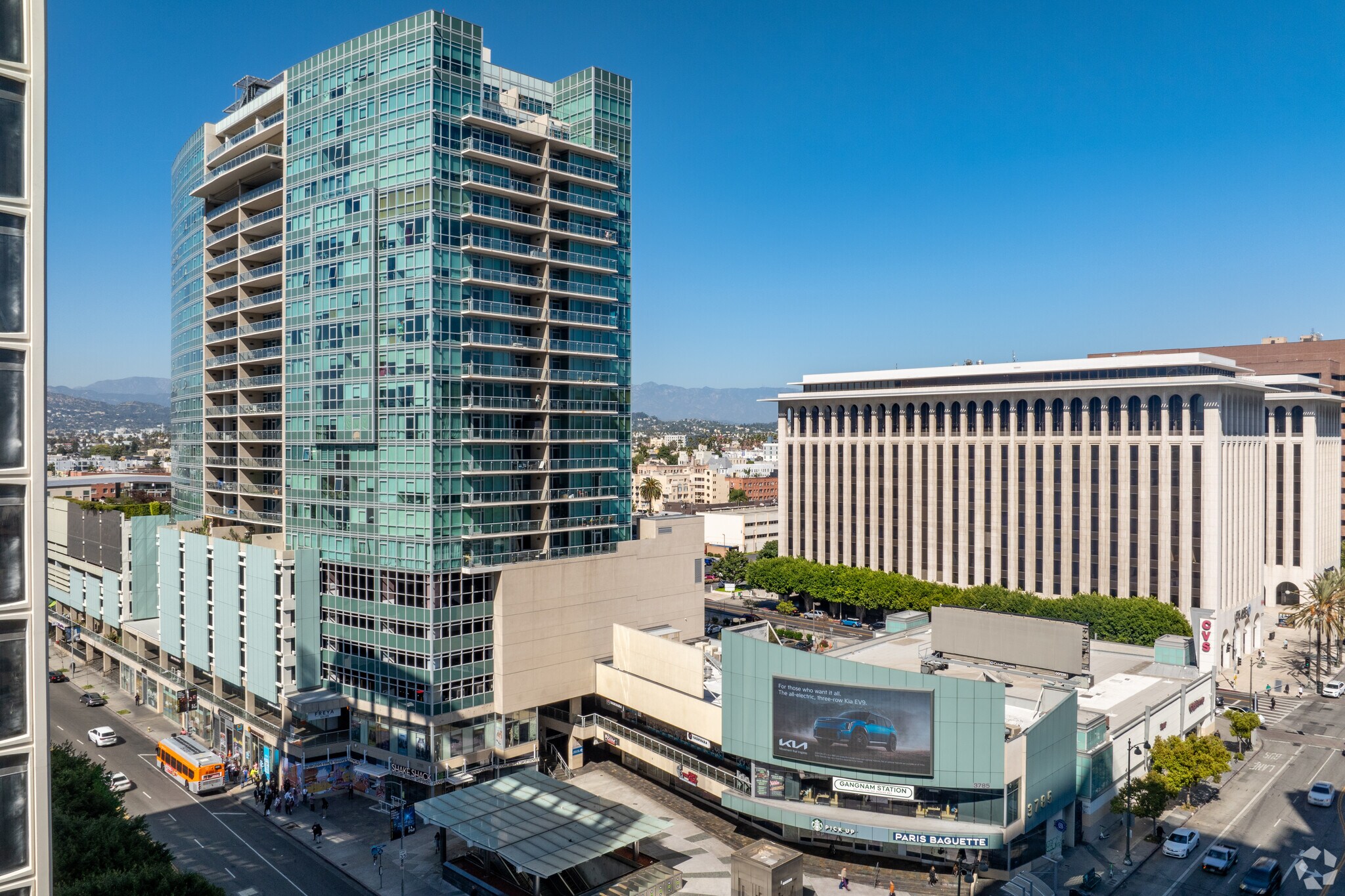 3785 Wilshire Blvd, Los Angeles, CA à louer Photo du bâtiment- Image 1 de 5