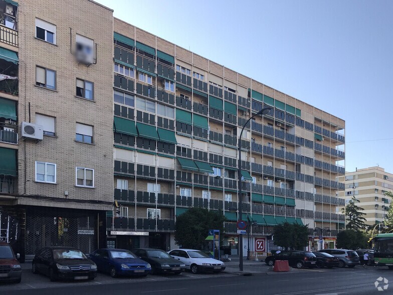 Commerce de détail dans Getafe, Madrid à louer - Photo du bâtiment - Image 2 de 2