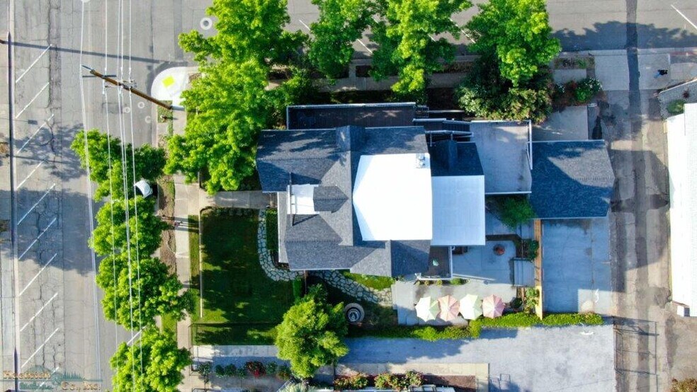 1452 Oregon St, Redding, CA à vendre - Photo du bâtiment - Image 2 de 55