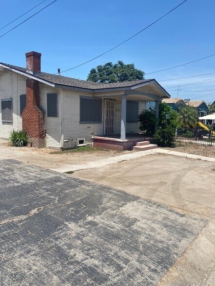 6929-6933 Pine Ave, Bell, CA à vendre - Photo du bâtiment - Image 2 de 11