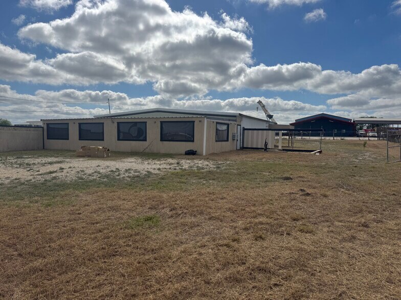 14550 E Interstate 10, Marion, TX à vendre - Photo du bâtiment - Image 2 de 13