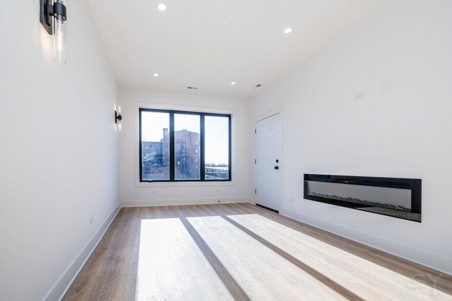 1548 Sawyer ave, Chicago, IL à vendre - Photo du bâtiment - Image 2 de 23