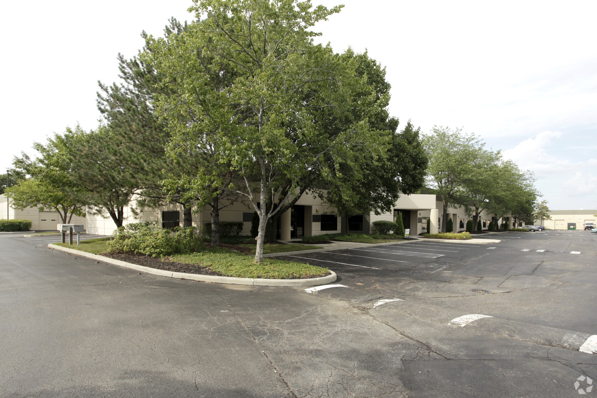 2287-2305 Westbrooke Dr, Columbus, OH for lease Primary Photo- Image 1 of 11