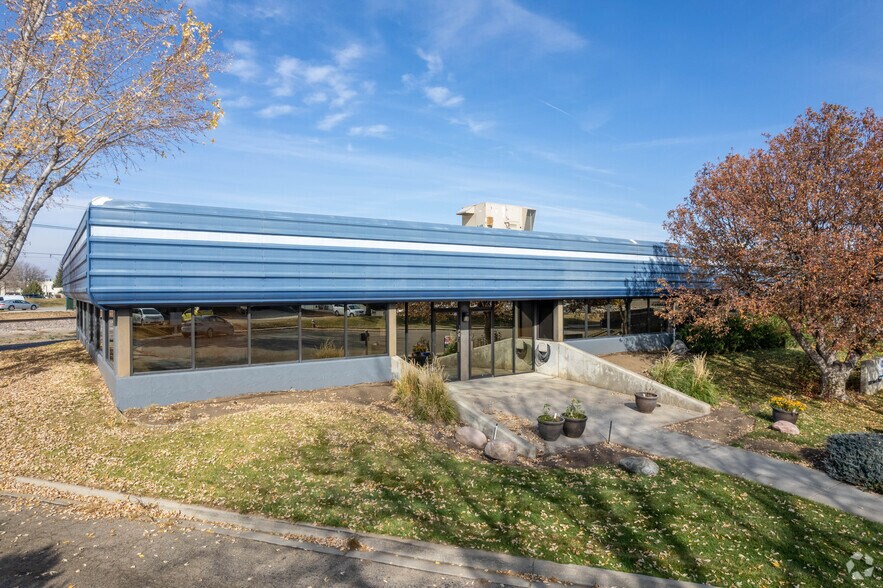 1822 Sunset Pl, Longmont, CO for lease - Building Photo - Image 2 of 6