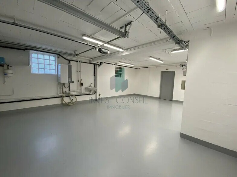 Flex in Sartrouville for lease - Primary Photo - Image 1 of 1