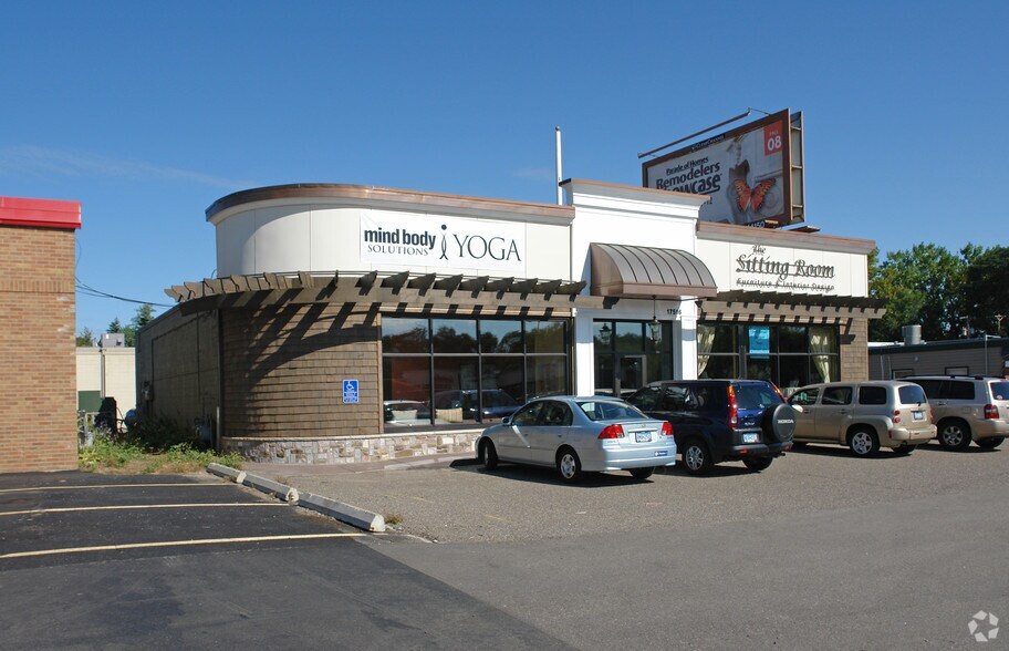 17516 Minnetonka Blvd, Minnetonka, MN à louer - Photo du bâtiment - Image 3 de 3