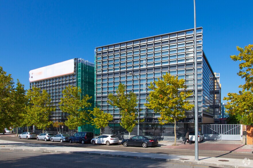 Calle de Huelva, 16, Alcobendas, Madrid for sale - Primary Photo - Image 1 of 13