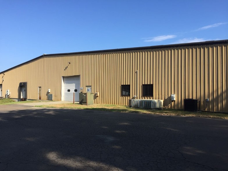 35 Industrial Park Rd, Centerbrook, CT for sale - Building Photo - Image 1 of 1