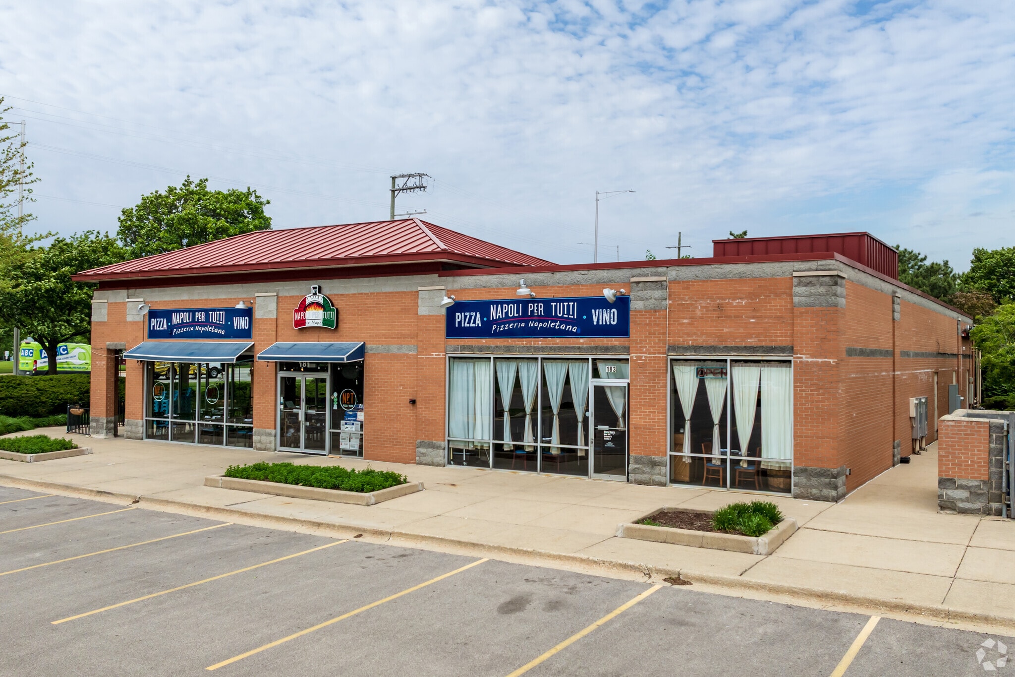 181-185 N Barrington Rd, Schaumburg, IL for lease Primary Photo- Image 1 of 10