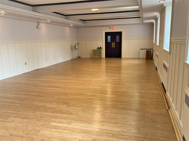 355 Franklin St, Melrose, MA for lease - Interior Photo - Image 3 of 4