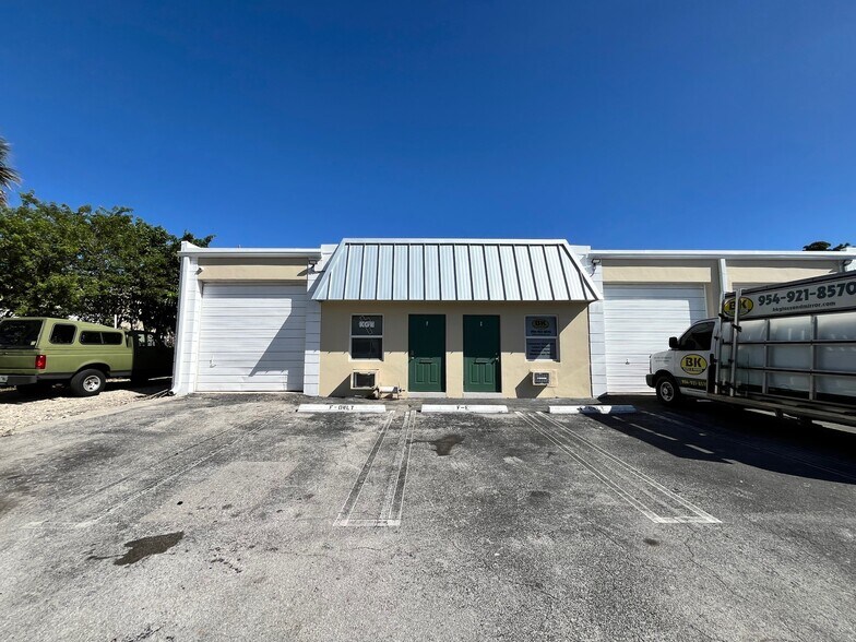 1451 SW 12th Ave, Pompano Beach, FL à louer - Photo du bâtiment - Image 2 de 8
