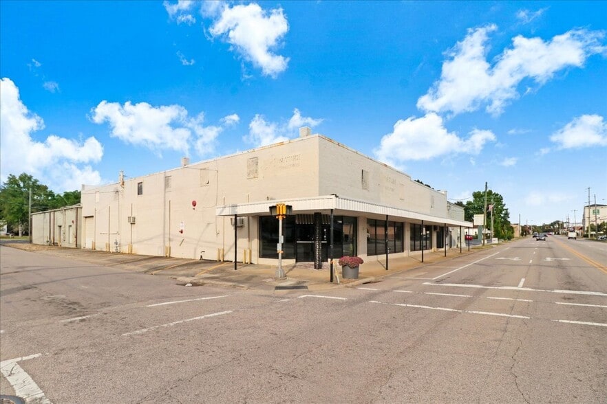 501 E Market St, Smithfield, NC for lease - Building Photo - Image 2 of 39