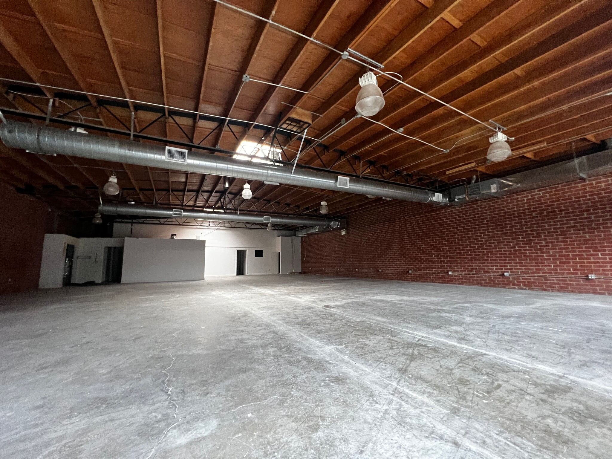1200 Albany St, Los Angeles, CA for lease Building Photo- Image 1 of 22