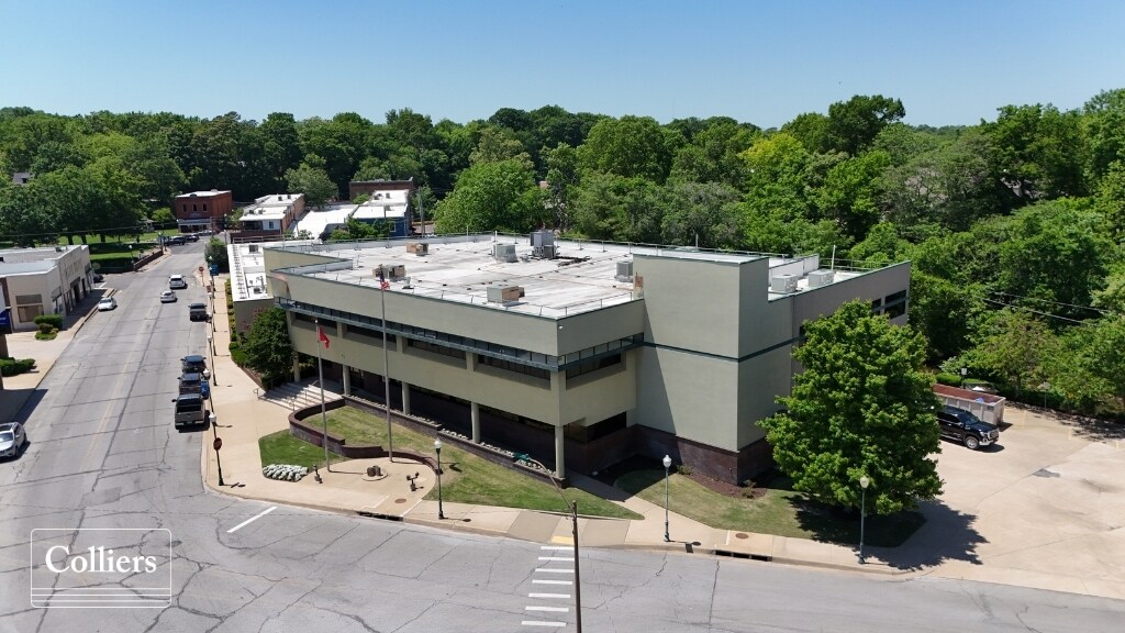 305 E Main St, Siloam Springs, AR for sale Building Photo- Image 1 of 22