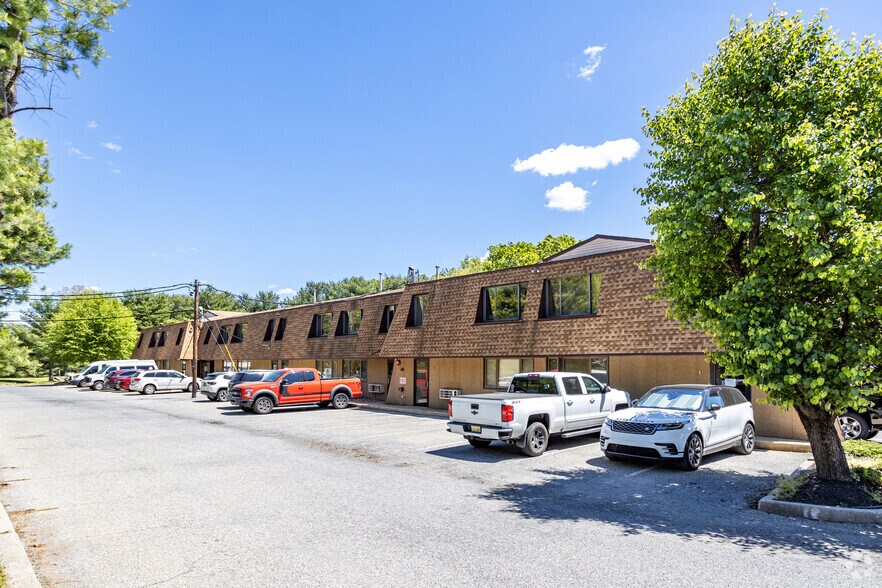 300-308 E Park Ave, Hainesport, NJ à louer - Photo du bâtiment - Image 3 de 7