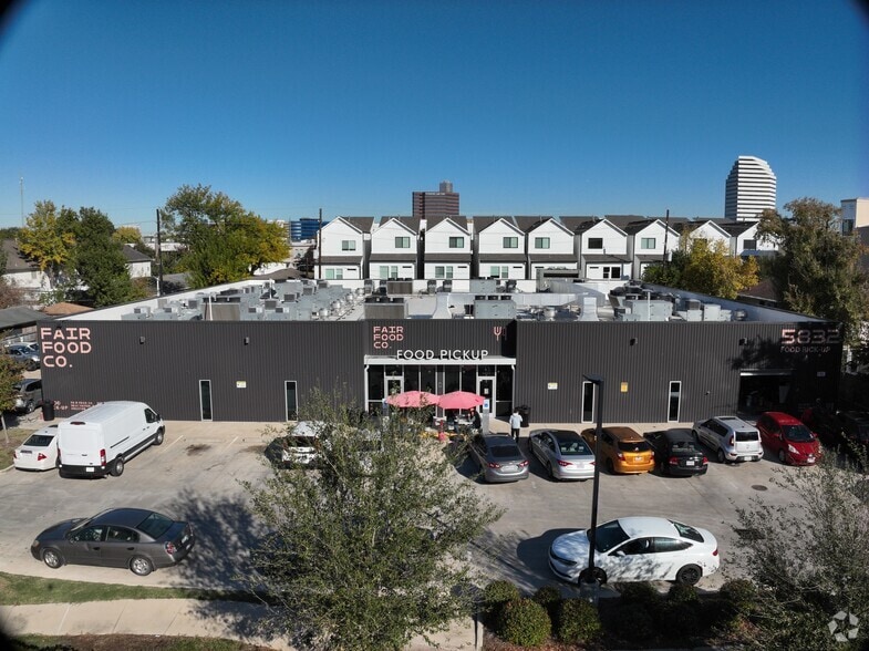 5832 Fairdale Ln, Houston, TX for lease - Matterport Community - Image 3 of 23