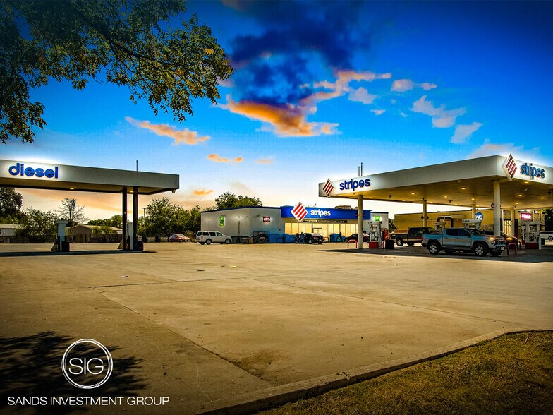 2819 Main st, Uvalde, TX for sale - Primary Photo - Image 1 of 1