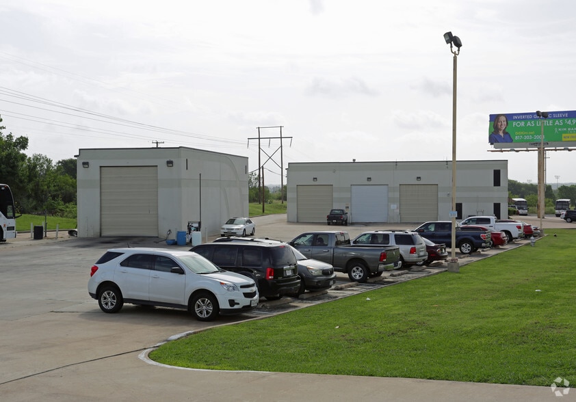 7301 W Pioneer Pky, Arlington, TX for lease - Building Photo - Image 2 of 7