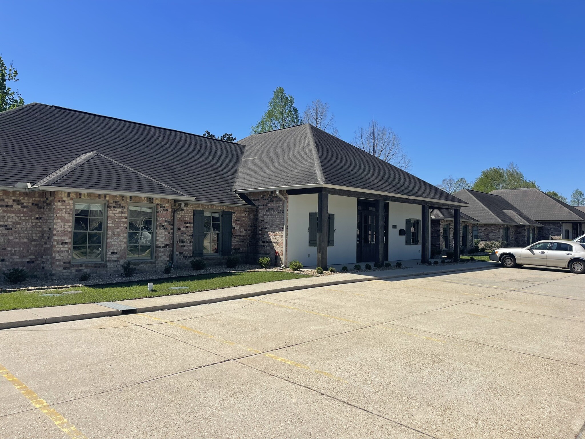 2798 O'Neal Ln, Baton Rouge, LA for lease Primary Photo- Image 1 of 50