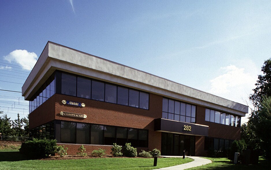 282 Railroad Ave, Greenwich, CT à louer - Photo du bâtiment - Image 3 de 6