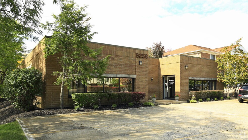 5258 Transportation Blvd, Cleveland, OH for lease - Primary Photo - Image 1 of 3