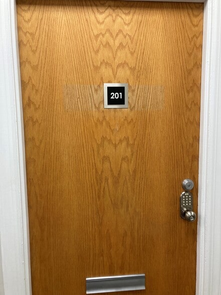 1123-1125 New Britain Ave, West Hartford, CT for lease - Interior Photo - Image 3 of 5