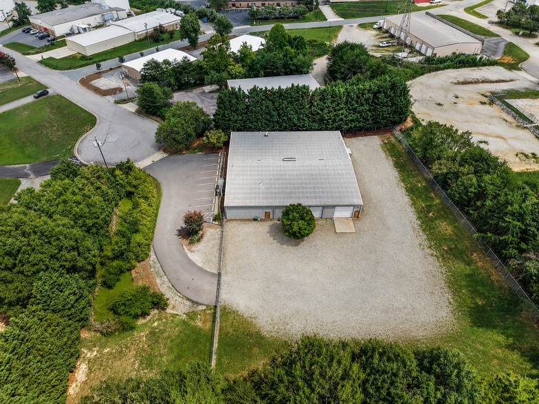 105 Furlong Industrial Dr, Kernersville, NC for sale - Aerial - Image 3 of 10