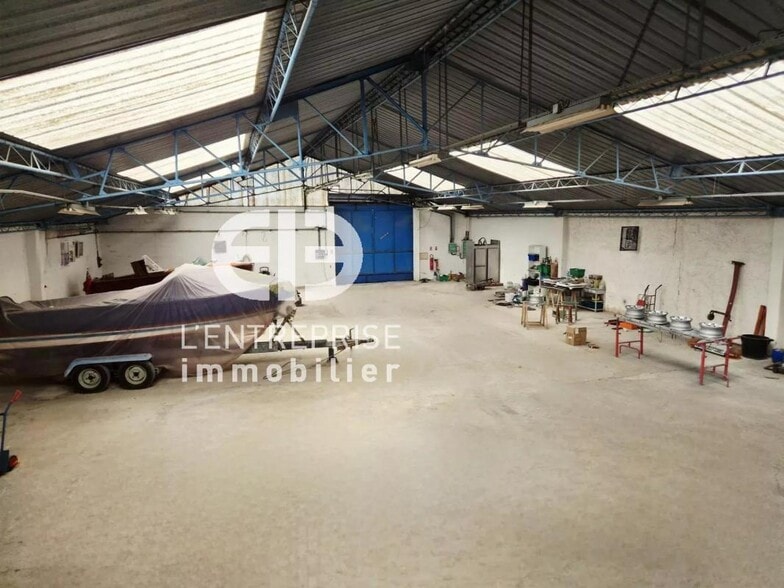 Industrial in Nice for lease - Building Photo - Image 3 of 10