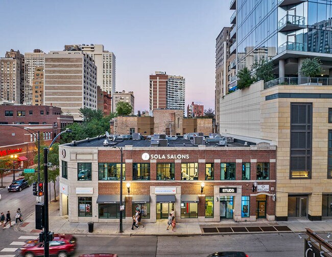 Plus de détails pour 1165 N State St, Chicago, IL - Commerce de détail à vendre