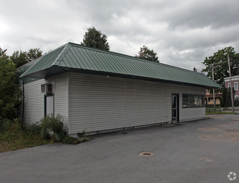 137 W Main St, Gouverneur, NY à vendre - Photo du bâtiment - Image 3 de 3