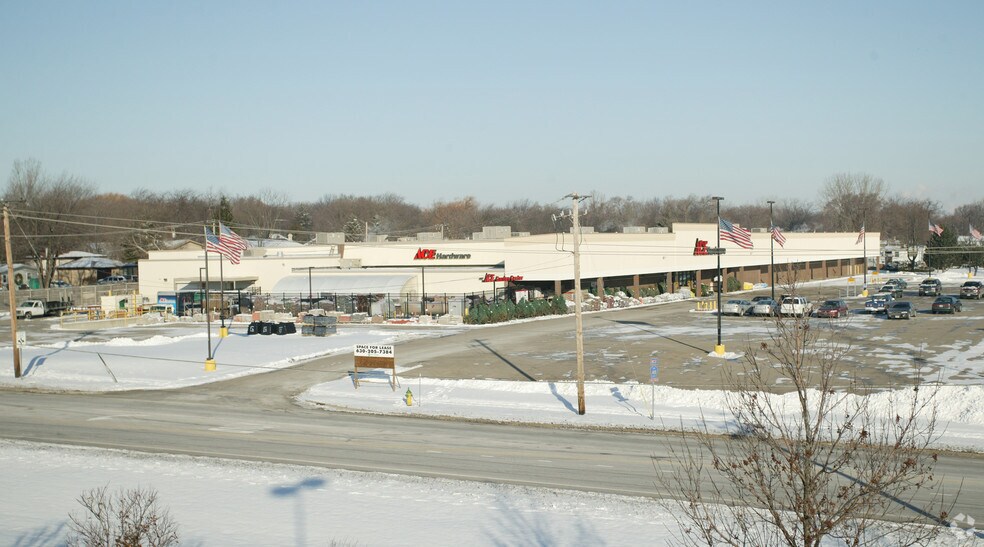 3232 N Lewis Ave, Waukegan, IL à louer - Photo du bâtiment - Image 3 de 11