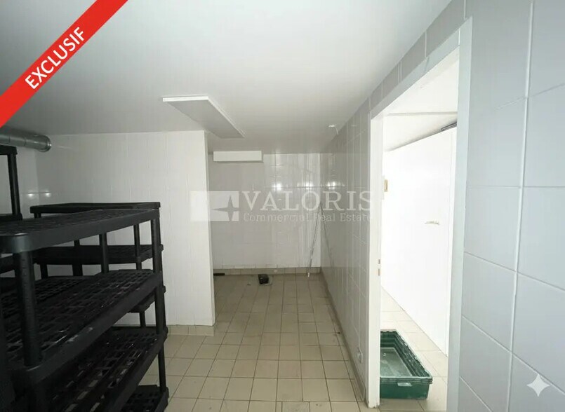 Retail in Lyon for lease - Interior Photo - Image 3 of 5