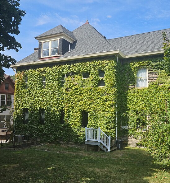 1012 Philadelphia St, Indiana, PA à vendre - Photo du bâtiment - Image 2 de 2