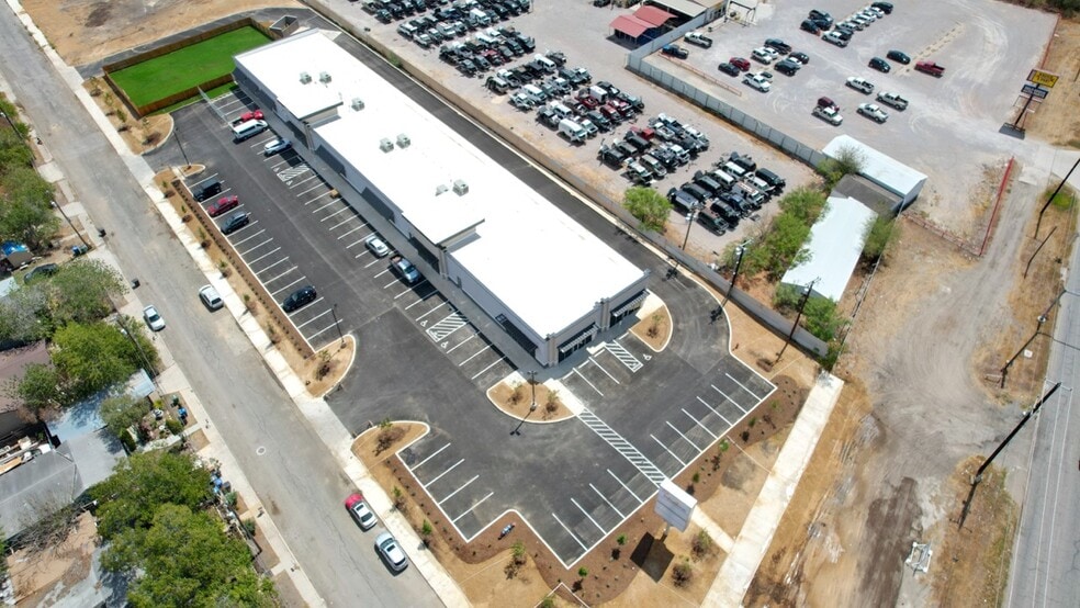 1430 Sava, San Antonio, TX à louer - Photo du bâtiment - Image 3 de 7